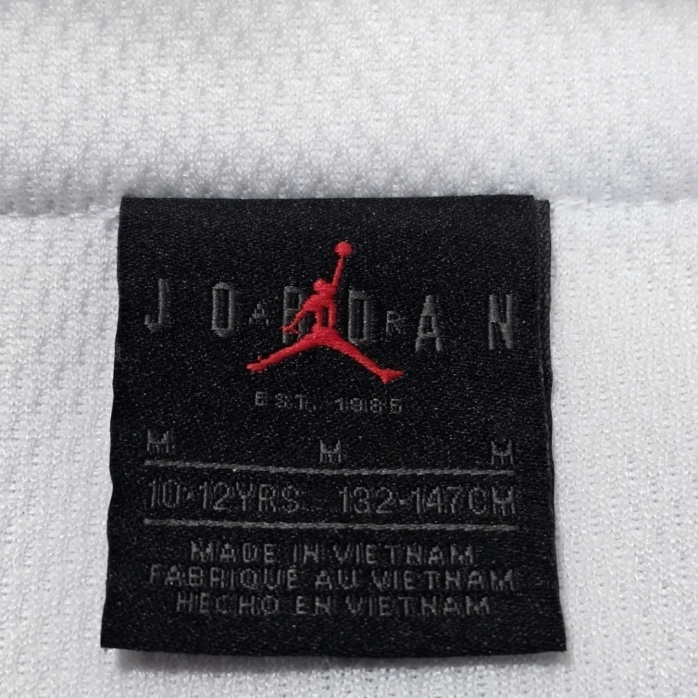 Michael Jordan White Jersey Boys Medium - Picture 8 of 10